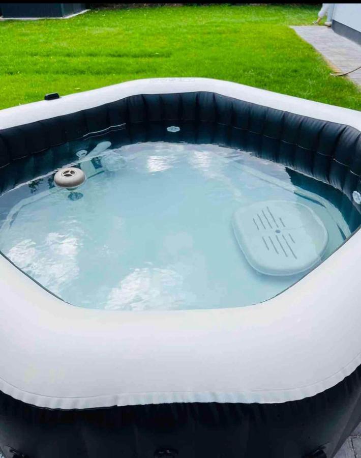 Haushaelfte Mit Garten, Kamin, Grill & Whirlpool Naehe Ber Berlim Exterior foto